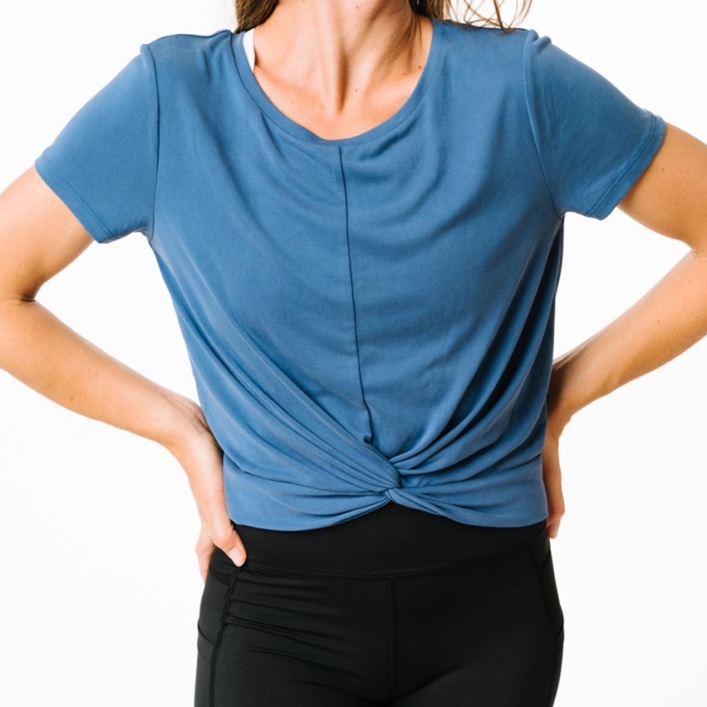 Calm blue swirl front T NWTB